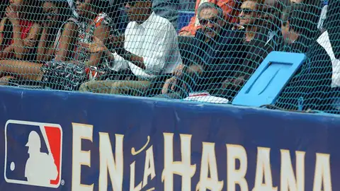 Barack Obama y Raúl Castro, en un partido de béisbol en Cuba Barack Obama y Raúl Castro, en un partido de béisbol en Cuba