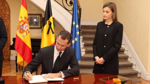 Felipe VI escribe su mensaje de apoyo tras los atentados en Bruselas