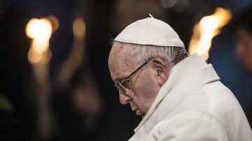 El Papa Francisco durante el Via Crucis