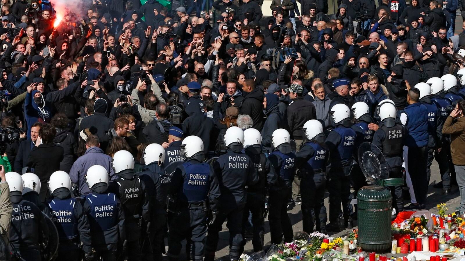 Antidisturbios belgas dispersan a manifestantes de extrema derecha del memorial de los atentados