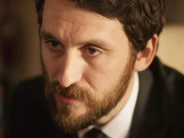 "Lo único que tienes que hacer para que tú y tu familia durmáis tranquilos es hacer lo que yo diga" "Lo único que tienes que hacer para que tú y tu familia durmáis tranquilos es hacer lo que yo diga"