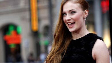 Sophie Turner imita a Jon Snow para recitar 'Hello' de Adele