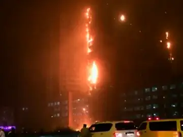 Incendio en un rascacielos de Emiratos Árabes Unidos Incendio en un rascacielos de Emiratos Árabes Unidos