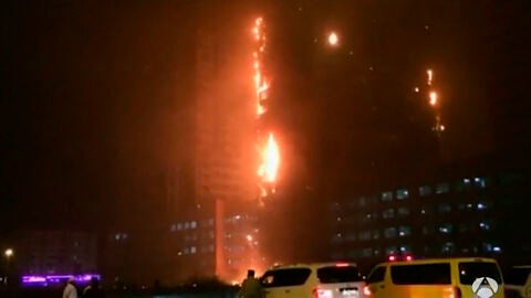 Incendio en un rascacielos de Emiratos &Aacute;rabes Unidos