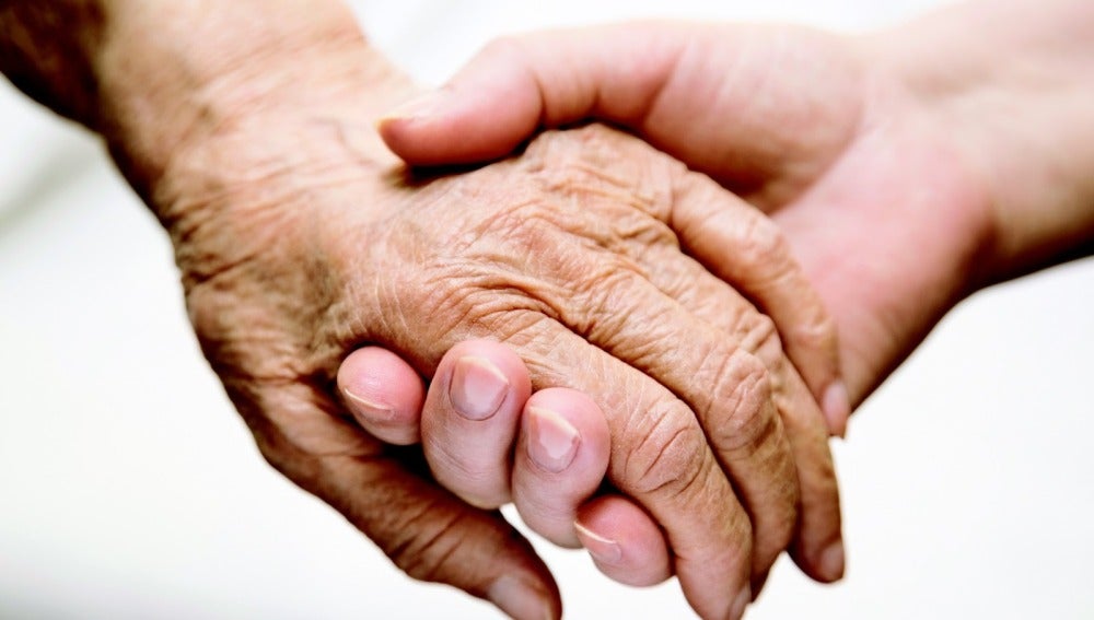 Manos de una persona anciana