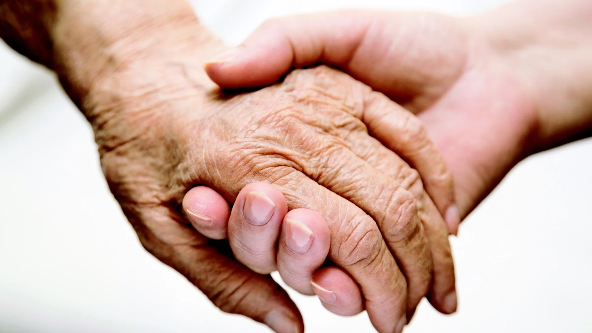 Manos de una persona anciana Manos de una persona anciana