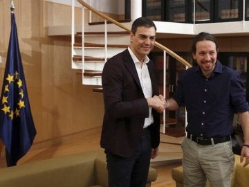  Los líderes del PSOE, Pedro Sánchez, y de Podemos, Pablo Iglesias