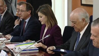 La Reina Letizia visita la Fundación Microfinanzas BBVA para conocer su actividad
