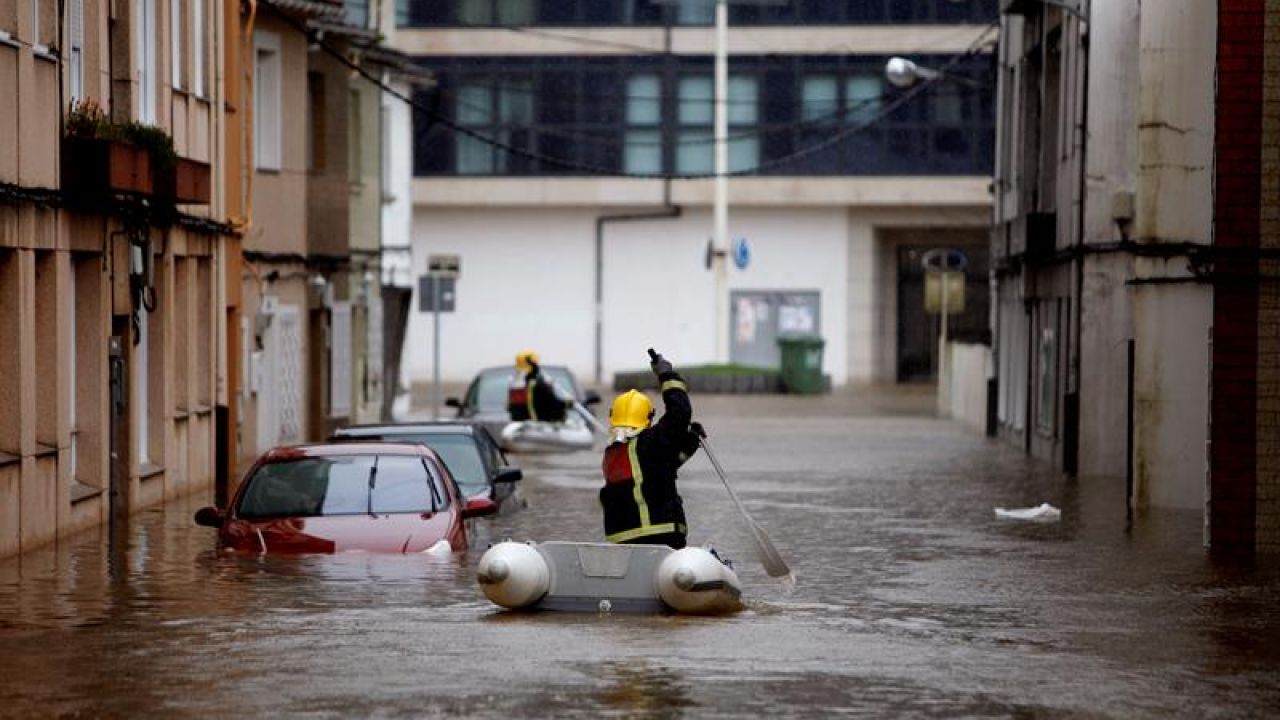 La lluvia provoca graves inundaciones en varias localidades de La Coruña