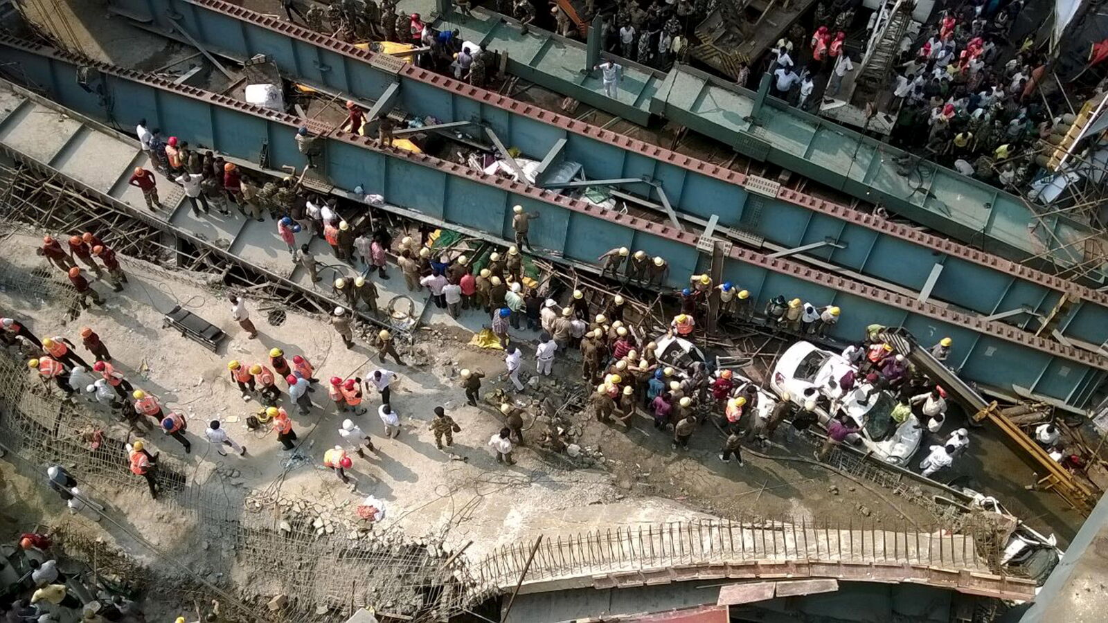 Aumenta a 26 cifra de muertos por el derrumbe de un puente en Calcuta (India)