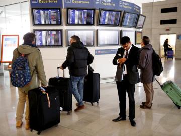 Los aeropuertos franceses presentan grandes retrasos y cancelaciones