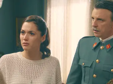 Tomás comunica a Sofía y Adela que será trasladado Tomás comunica a Sofía y Adela que será trasladado