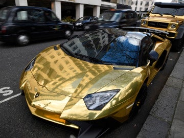 Coches bañados de oro pertenecientes a un magnate saudí