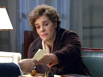 Benigna se le ocurre acudir a Víctor Benigna se le ocurre acudir a Víctor