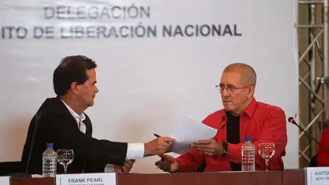 El negociador colombiano Frank Pearl y el jefe de la delegación del ELN, Antonio García El negociador colombiano Frank Pearl y el jefe de la delegación del ELN, Antonio García