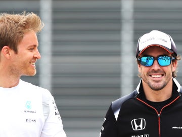 Fernando Alonso, junto a Nico Rosberg