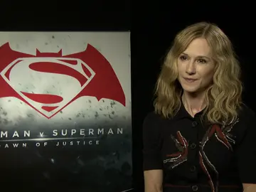 Holly Hunter es la Senadora Finch en 'Batman V Superman' Holly Hunter es la Senadora Finch en 'Batman V Superman'