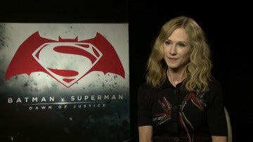 Holly Hunter es la Senadora Finch en 'Batman V Superman'
