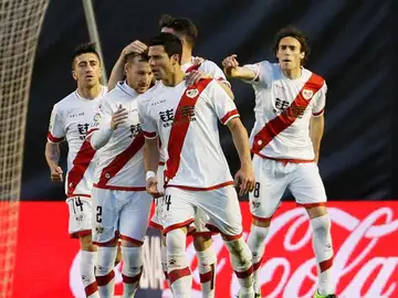 Los jugadores del Rayo celebran el gol de Javi Guerra Los jugadores del Rayo celebran el gol de Javi Guerra