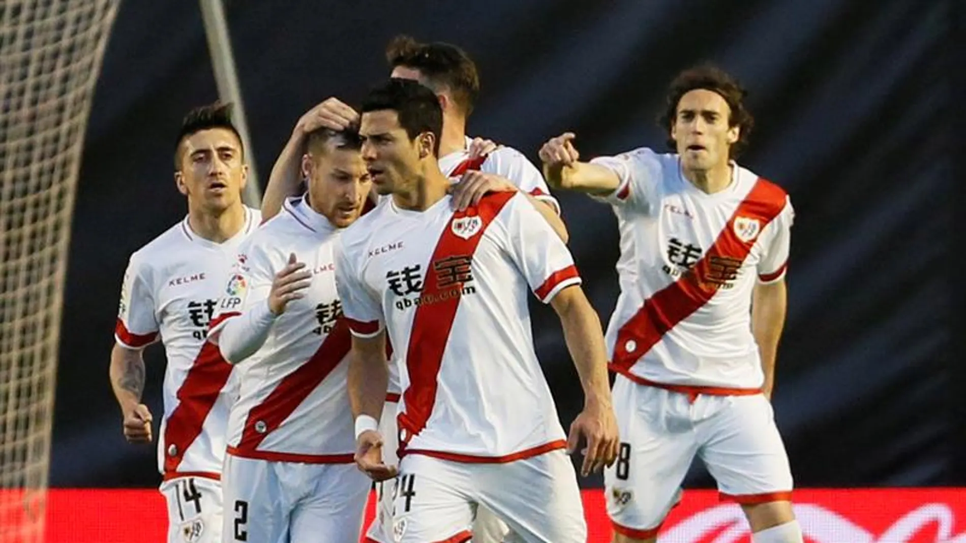 Los jugadores del Rayo celebran el gol de Javi Guerra Los jugadores del Rayo celebran el gol de Javi Guerra