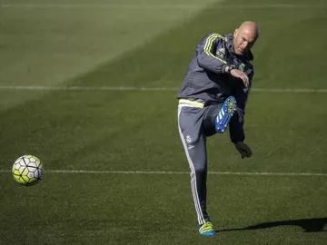 Zinedine Zidane, durante el entrenamiento del Real Madrid Zinedine Zidane, durante el entrenamiento del Real Madrid