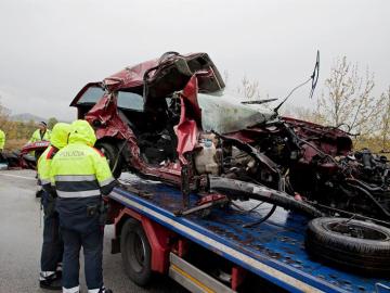 Mueren siete personas en un choque frontal entre dos vehículos en Girona