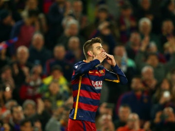 Piqué celebra el gol del Barça