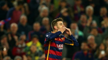 Piqué celebra el gol del Barça