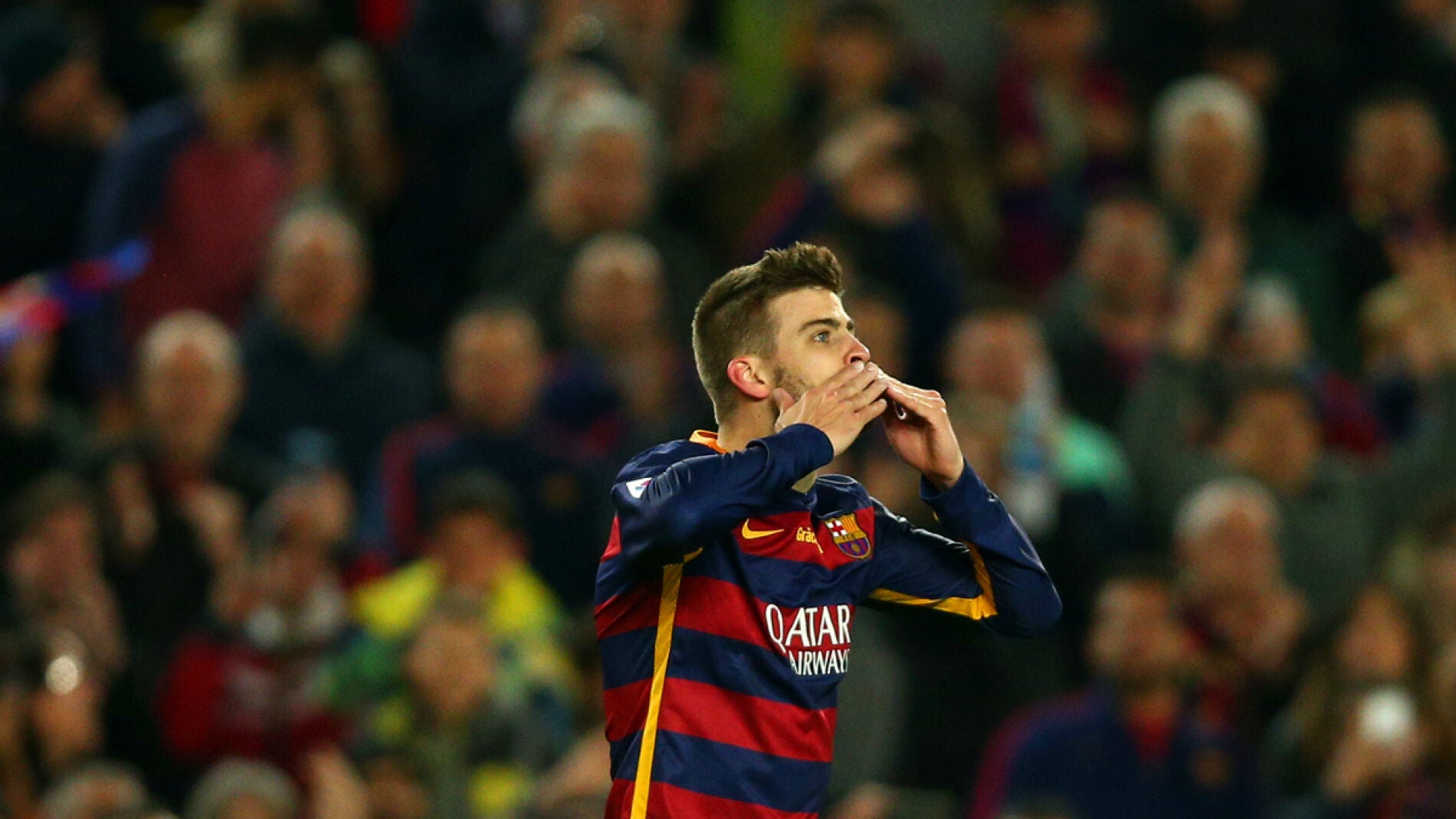 Piqu&eacute; celebra el gol del Bar&ccedil;a