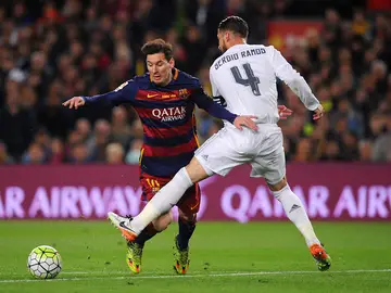 Choque entre Sergio Ramos y Leo Messi. Choque entre Sergio Ramos y Leo Messi.