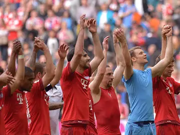 Los jugadores del Bayern celebran la victoria ante el Eintracht. Los jugadores del Bayern celebran la victoria ante el Eintracht.
