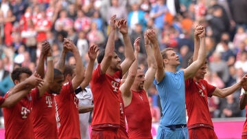 Los jugadores del Bayern celebran la victoria ante el Eintracht.