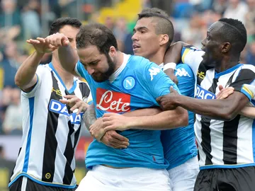 Higuaín, muy enfadado tras su expulsión ante el Unidese Higuaín, muy enfadado tras su expulsión ante el Unidese