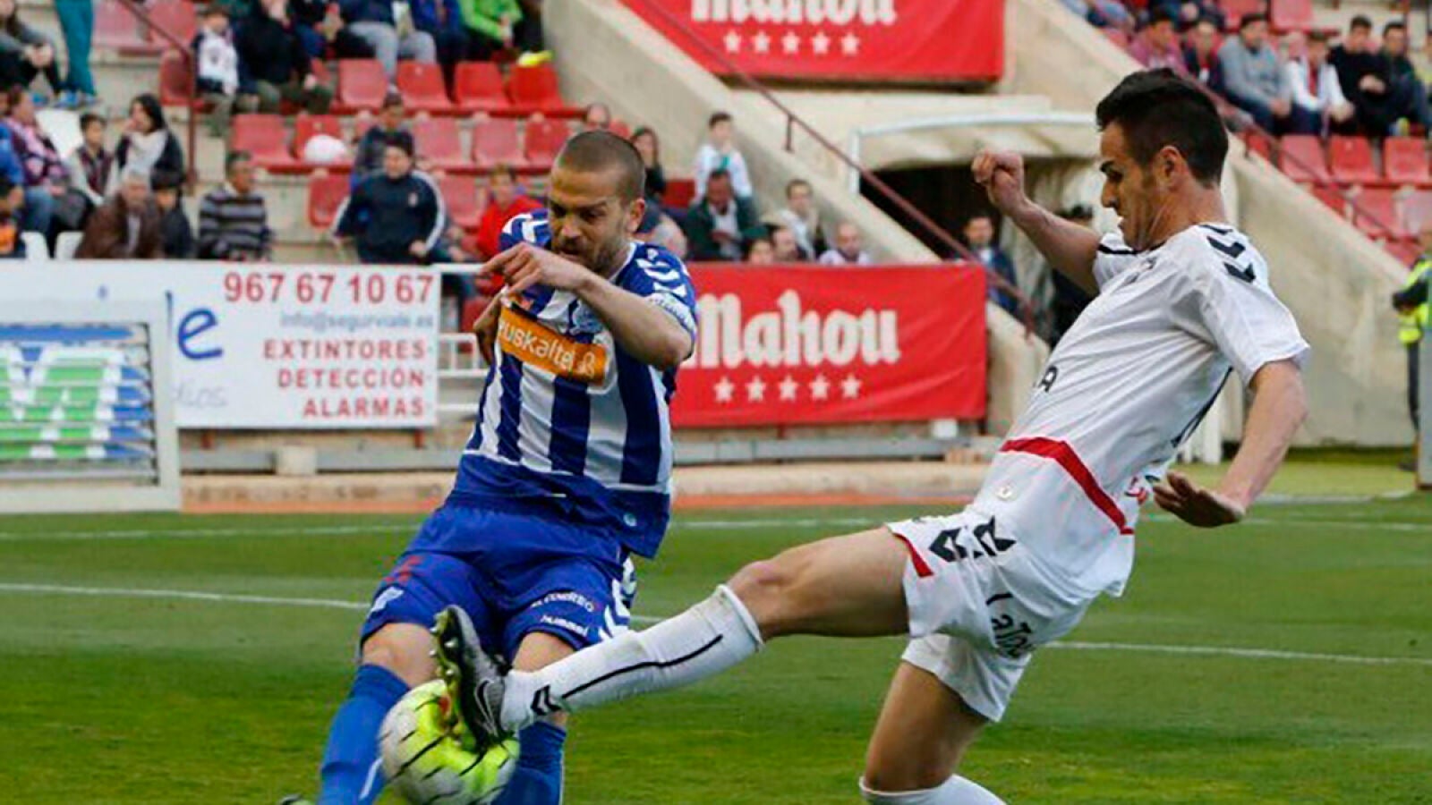 El Alavés gana y vuelve a ser líder tras el tropiezo del Leganés