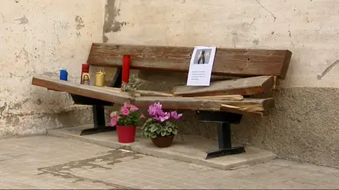 Muere una mujer tras ser atropellada por un coche cuando estaba sentada en un banco Muere una mujer tras ser atropellada por un coche cuando estaba sentada en un banco