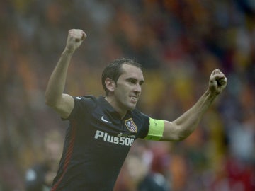 Godín celebra un gol