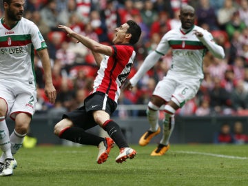 Aduriz cae ante Lombán