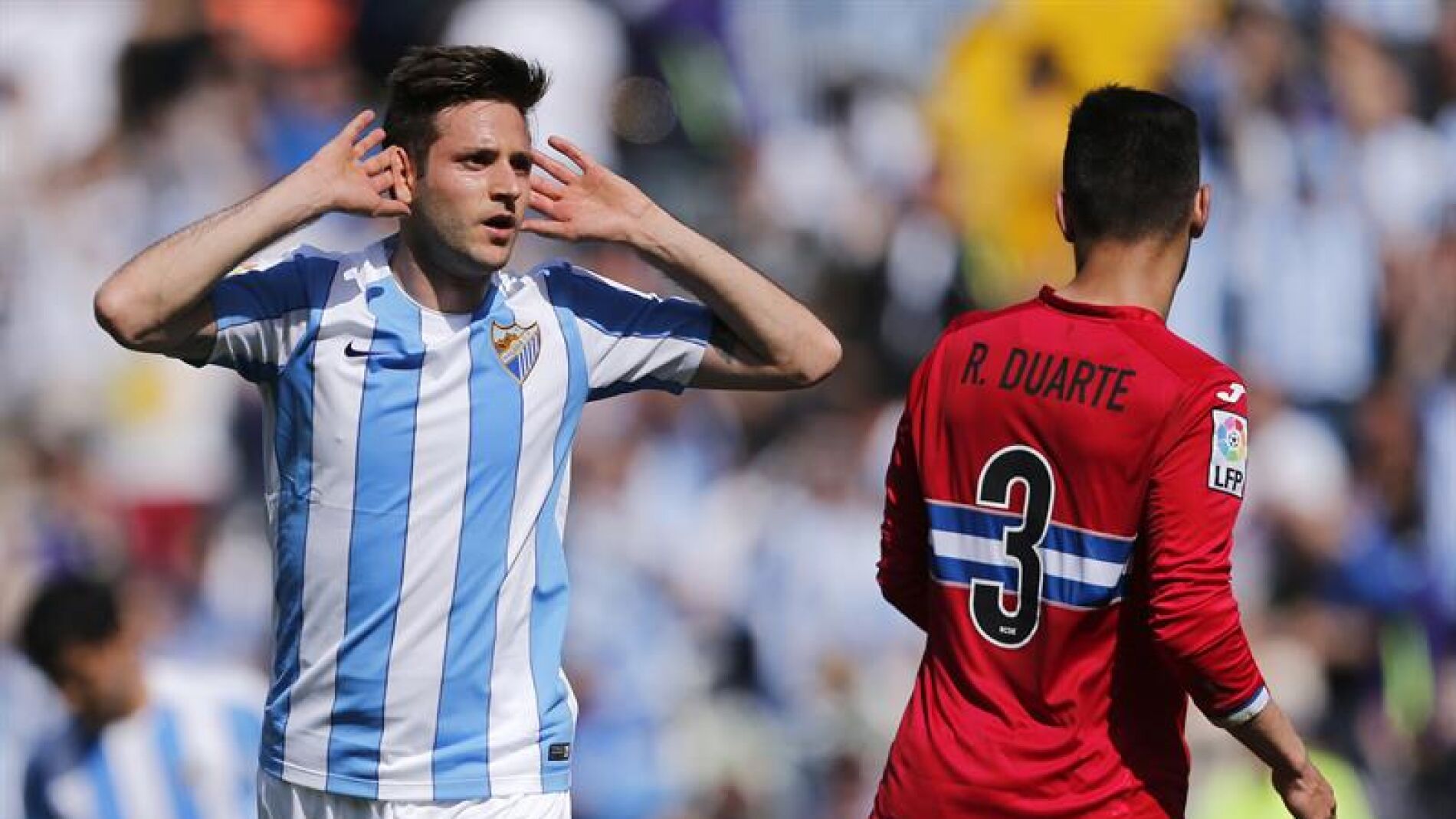Cop celebra el gol del empate en La Rosaleda