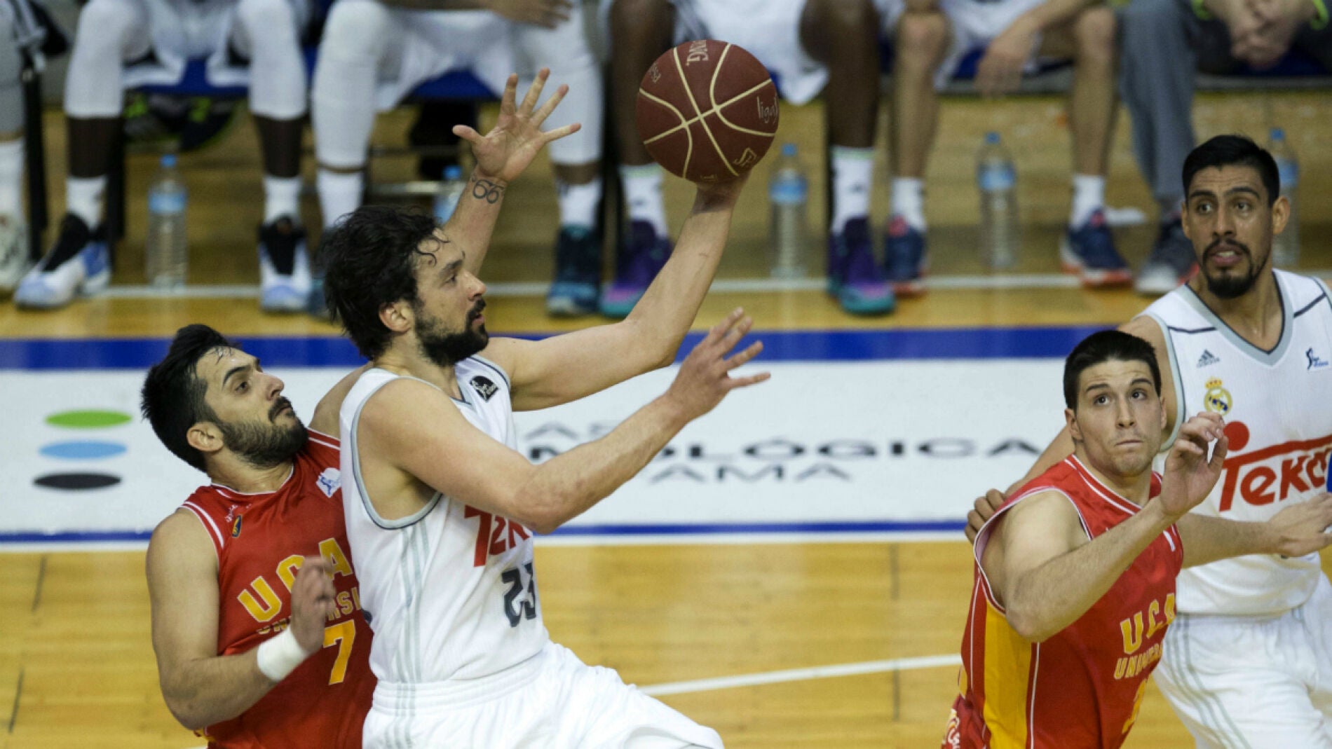 Llull entra a canasta