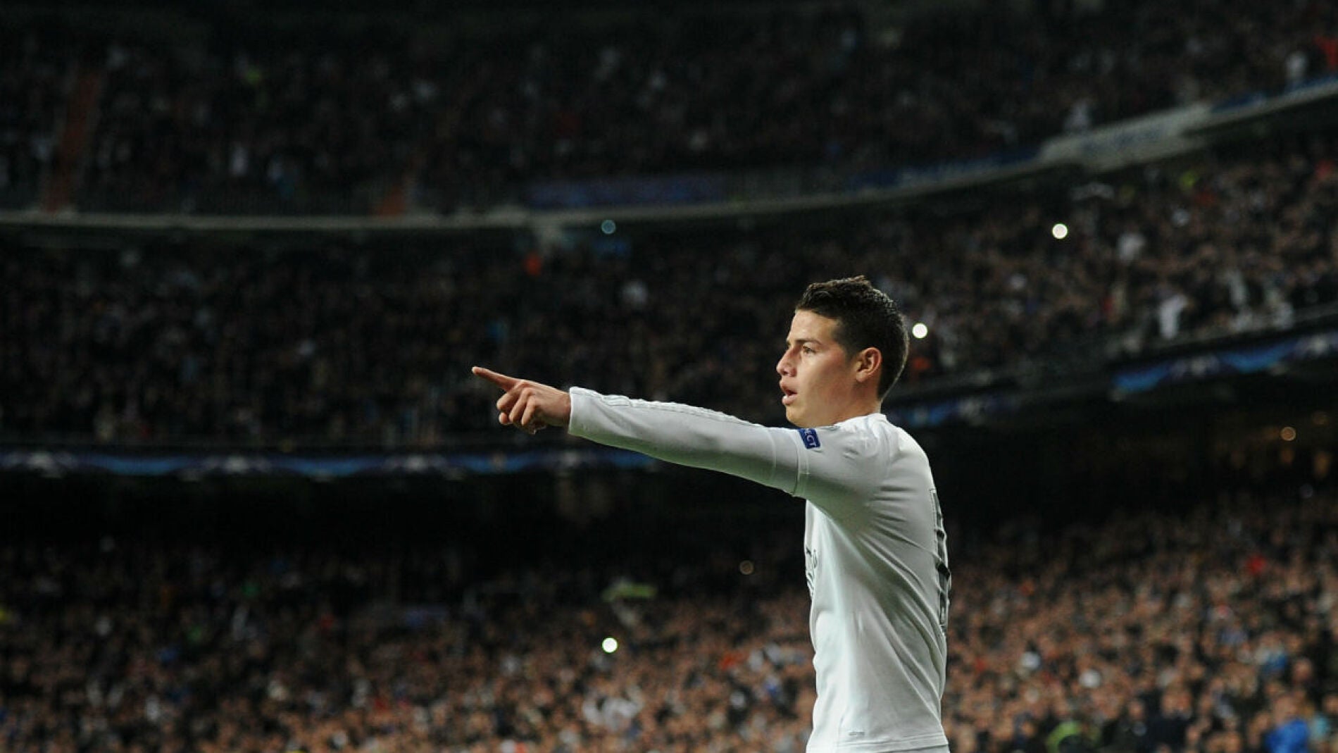 James Rodr&iacute;guez celebra un gol con el Real Madrid