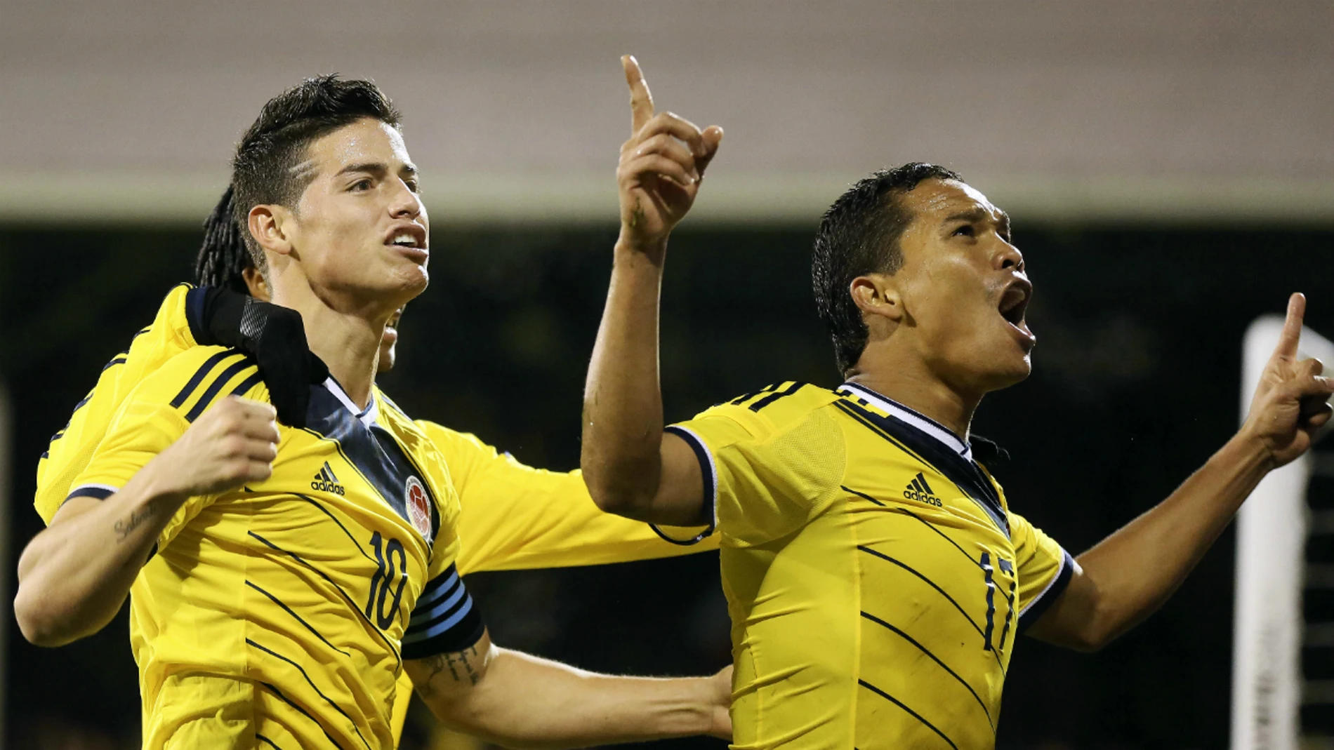 James y Bacca celebran un gol con Colombia James y Bacca celebran un gol con Colombia