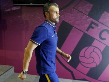 Luis Enrique, a su llegada a la rueda de prensa Luis Enrique, a su llegada a la rueda de prensa