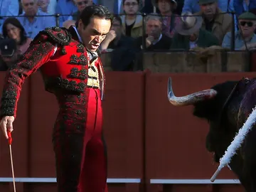 El diestro Manuel J."El Cid" durante su primero El diestro Manuel J."El Cid" durante su primero