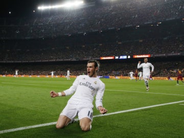 Gareth Bale celebra su gol anulado contra el Barcelona