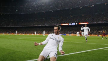 Gareth Bale celebra su gol anulado contra el Barcelona