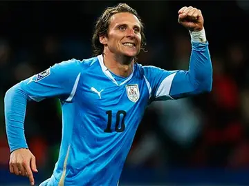 El futbolista Diego Forlán El futbolista Diego Forlán