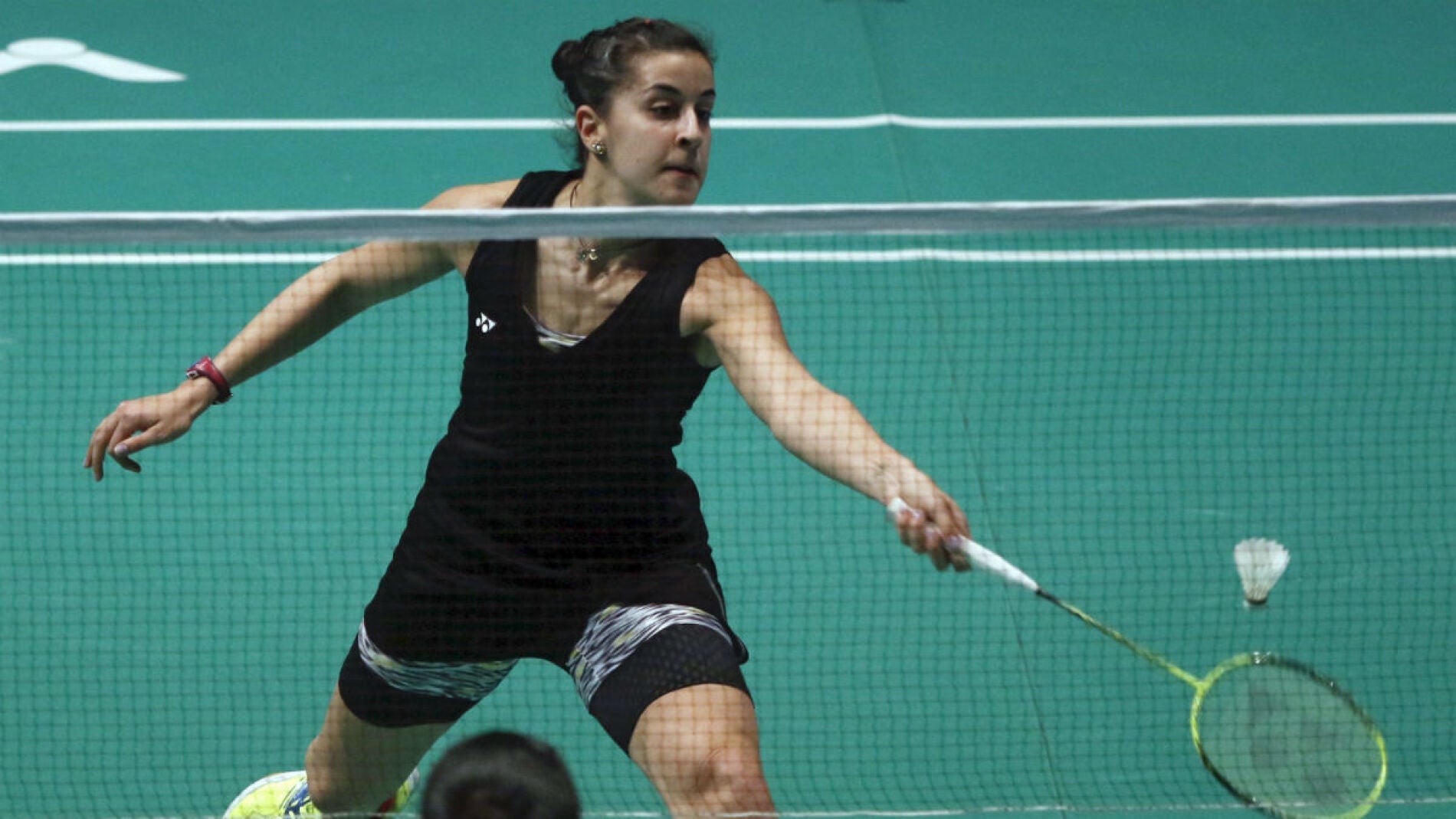 Carolina Mar&iacute;n resta la pluma ante Wang Yihan