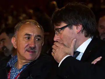 Carles Puigdemont junto a Josep Maria Àlvarez Carles Puigdemont junto a Josep Maria Àlvarez