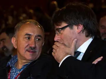 Carles Puigdemont junto a Josep Maria Àlvarez Carles Puigdemont junto a Josep Maria Àlvarez