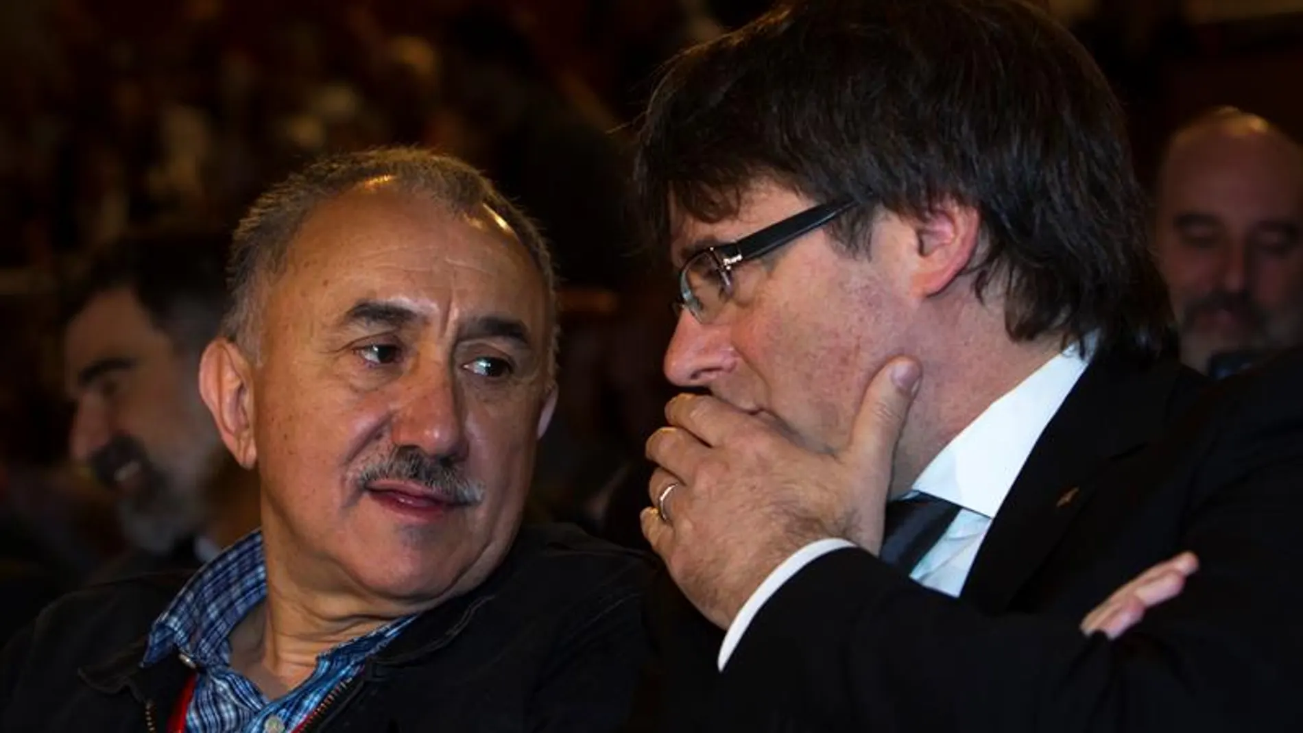 Carles Puigdemont junto a Josep Maria Àlvarez Carles Puigdemont junto a Josep Maria Àlvarez